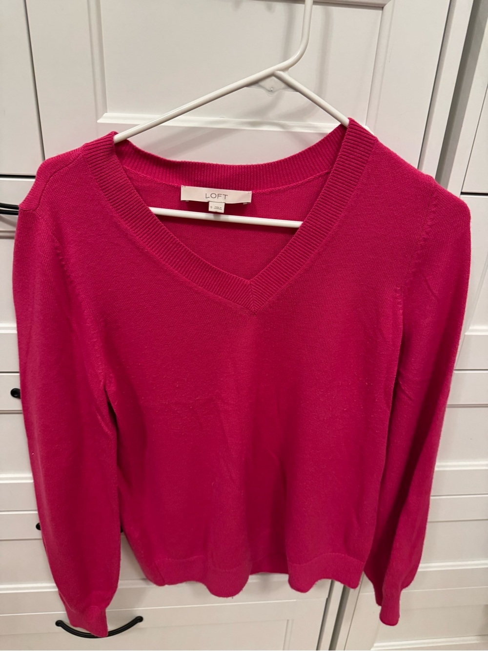 LOFT Women's V-Neck Sweater in Bright Pink-Size small